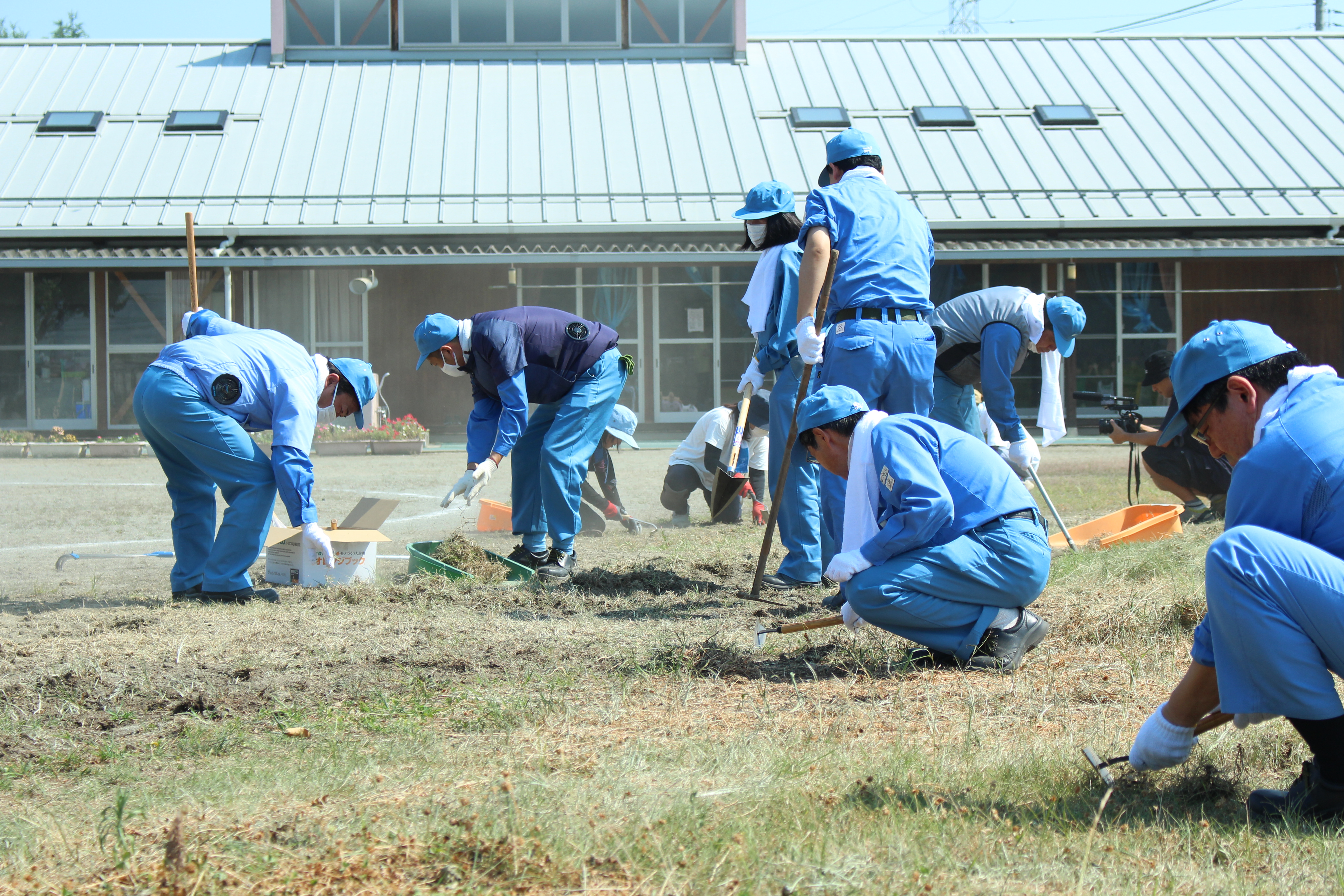 保育園の除草作業ボランティア